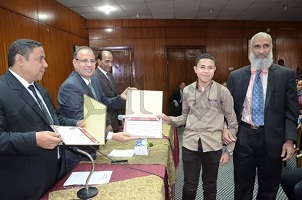 احد الاوائل المكرمين