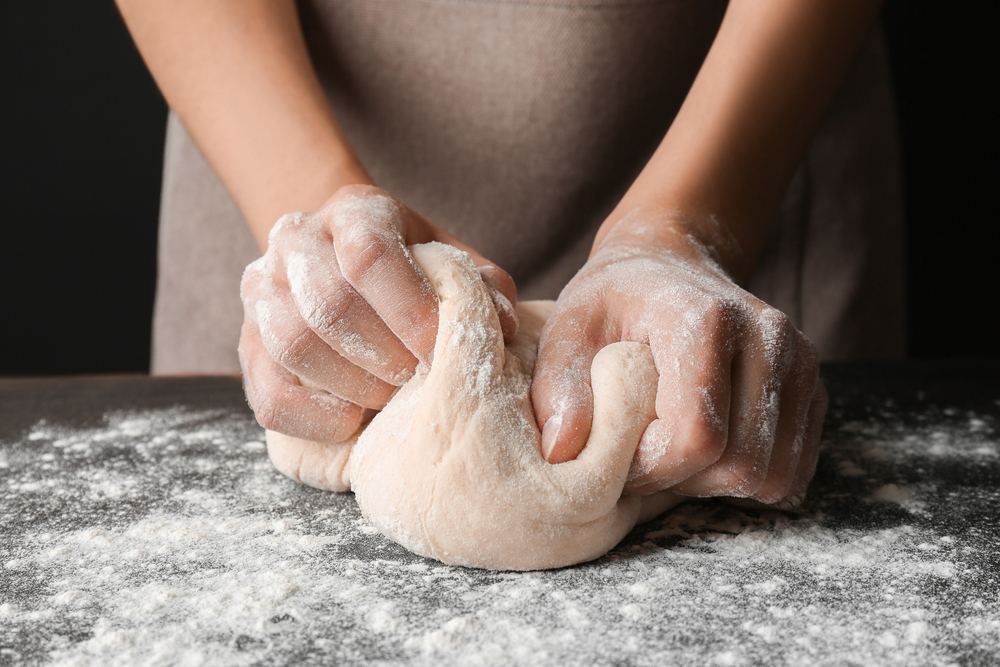 طريقة عمل عجينة الخبز