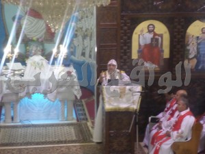 القمص بيشوي المحرقي راعى كنيسة السيدة العذراء مريم بمدينة الخارجة