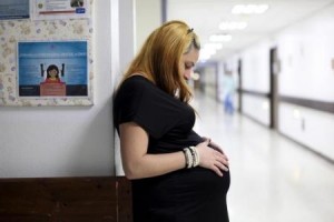 منظمة الصحة تنصح النساء في مناطق تفشي فيروس زيكا بتأجيل الحمل