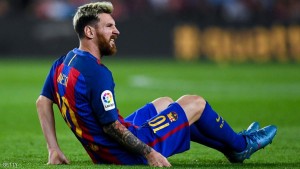 BARCELONA, SPAIN - SEPTEMBER 21:  Lionel Messi of FC Barcelona reacts injured on the pitch during the La Liga match between FC Barcelona and Club Atletico de Madrid at the Camp Nou stadium on September 21, 2016 in Barcelona, Spain.  (Photo by David Ramos/Getty Images)