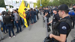 Police officers stand next to demonstrators protesting in front of the High Education Board (YOK)  against the suspension of academics from universities following a post-coup emergency decree, in Ankara on September 22, 2016. / AFP / ADEM ALTAN        (Photo credit should read ADEM ALTAN/AFP/Getty Images)