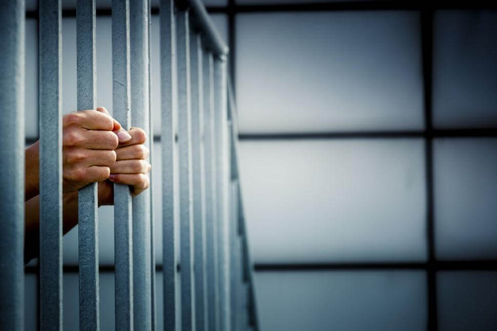 الفرق بين الحبس والسجن في القانون السعودي